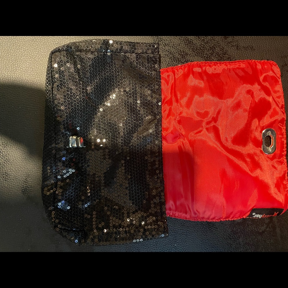Clutch! - Picture 2 of 3